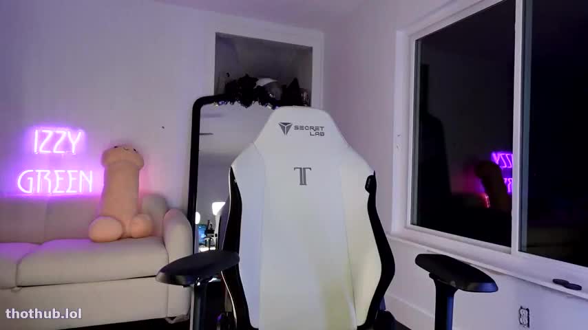 OnlyFans leaked Izzy Green new Huge dildo live on HDthot
