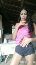 Novinha se exibindo