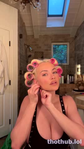 Lindsey Pelas Live Nude Try-on