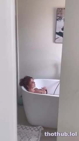 Elly Clutch bj bath