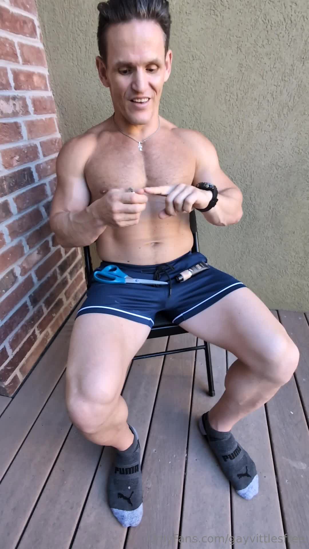 OK, quick disclaimer: This is a video of me clipping my fing..