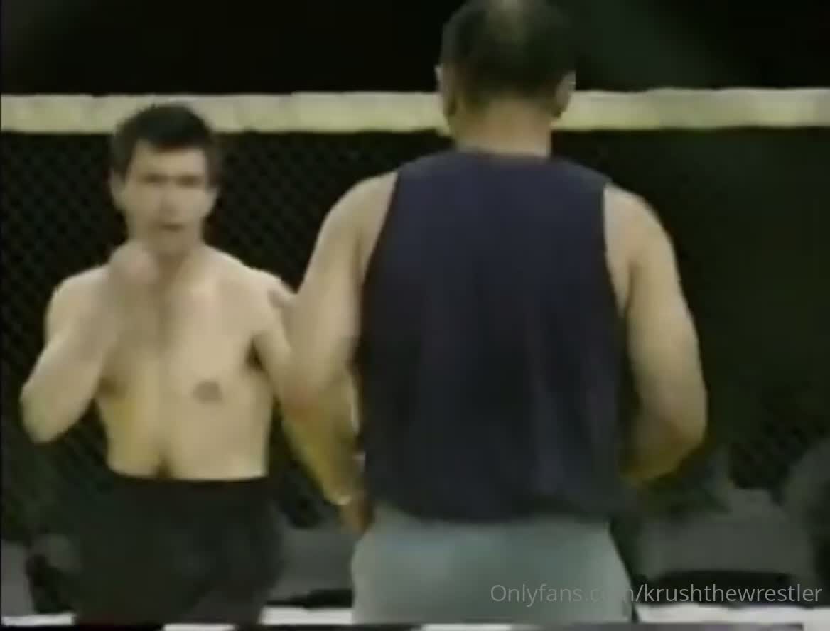 This Russian fight ends with a headscissor submission. I lov..