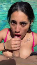 rojasspaula OnlyFans leaked LE HAGO UNA RUSA Y SE LA CHUPO EN LA PILETA Te imag.. on HDthot