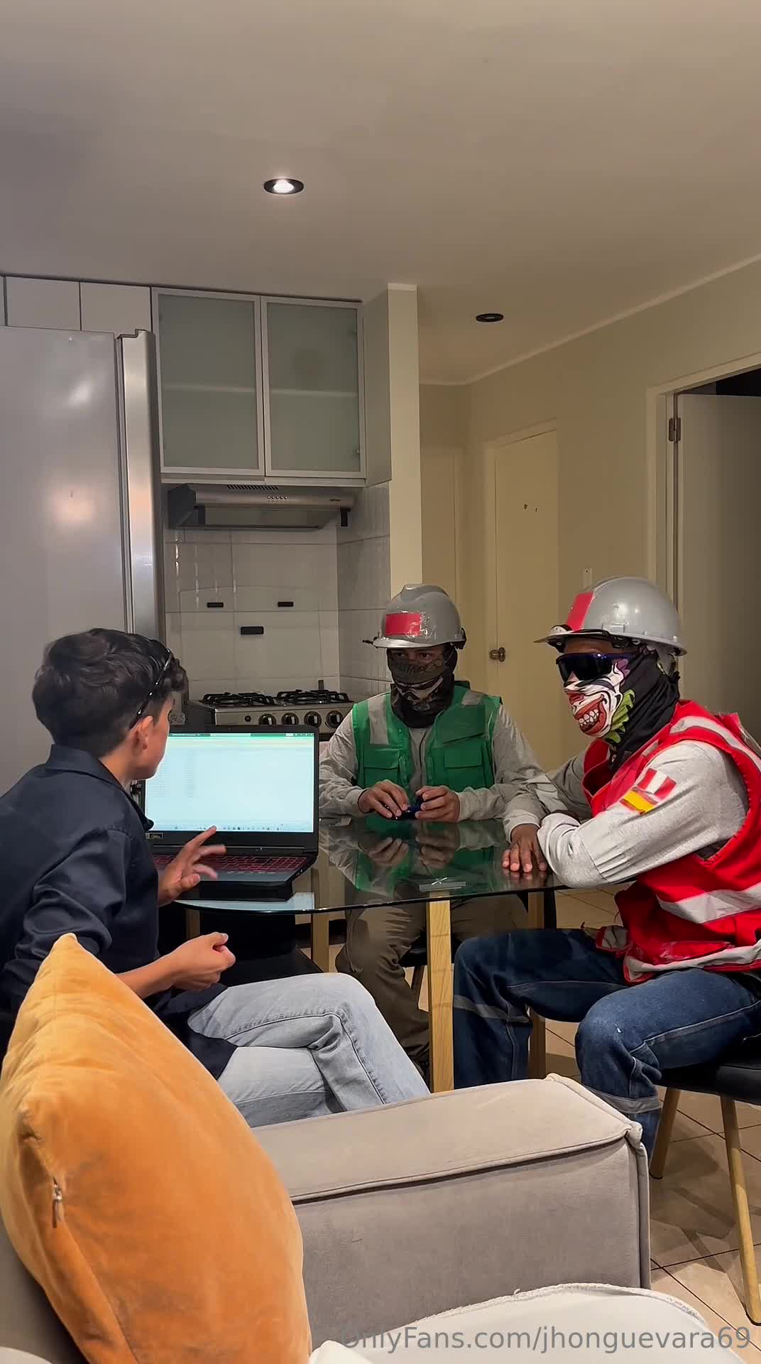 Jhonguevara69 - job