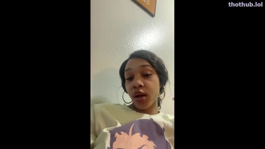 Ebony flashing her tits and spreading her ass live  on twitch