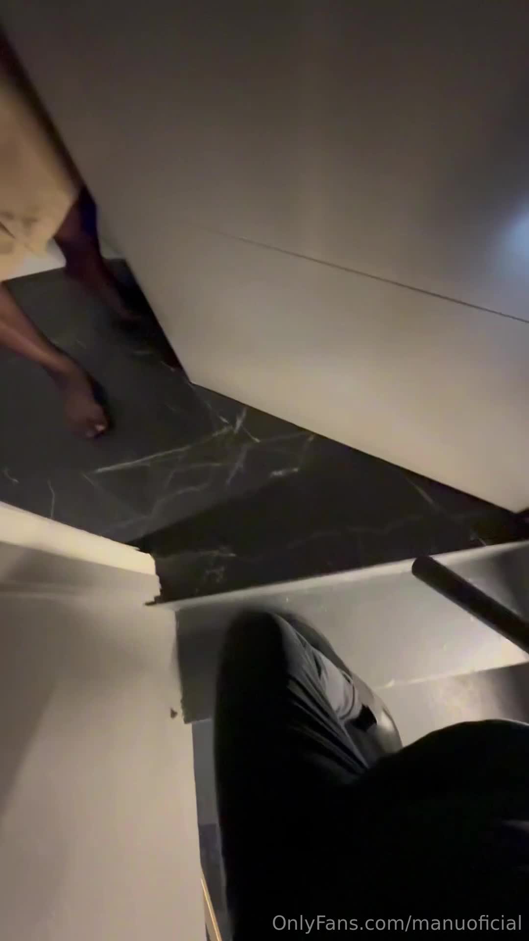 Manuoficial - MANU es un policia muy estricto, si alguien no sigue sus ley..