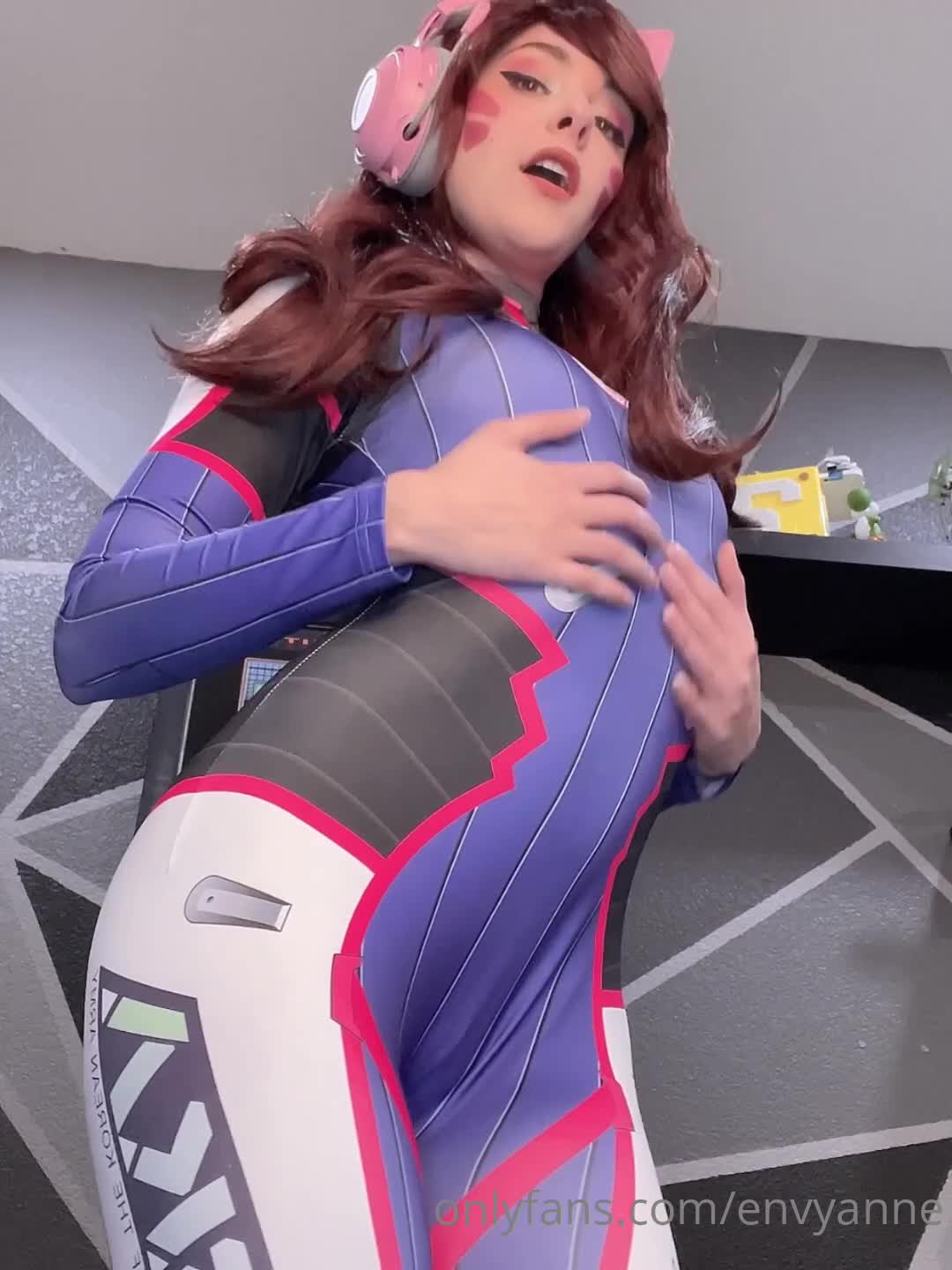Envyanne - I'M STILL SICK AND GROSS TODAY BUT I DIDN'T WANT TO LEAVE YO..