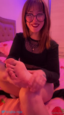 brujita.roja OnlyFans leaked Brujita.roja - Me venían pidiendo un video mostrando los piecitos y acá est.. on HDthot