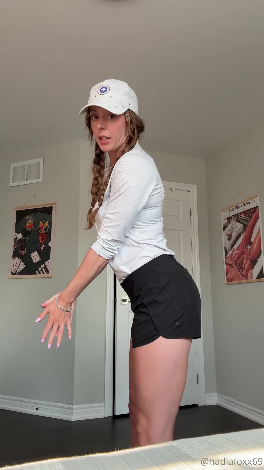 Nadiafoxx69 - Sometimes the golf girl in me lovesss to give some off cours..