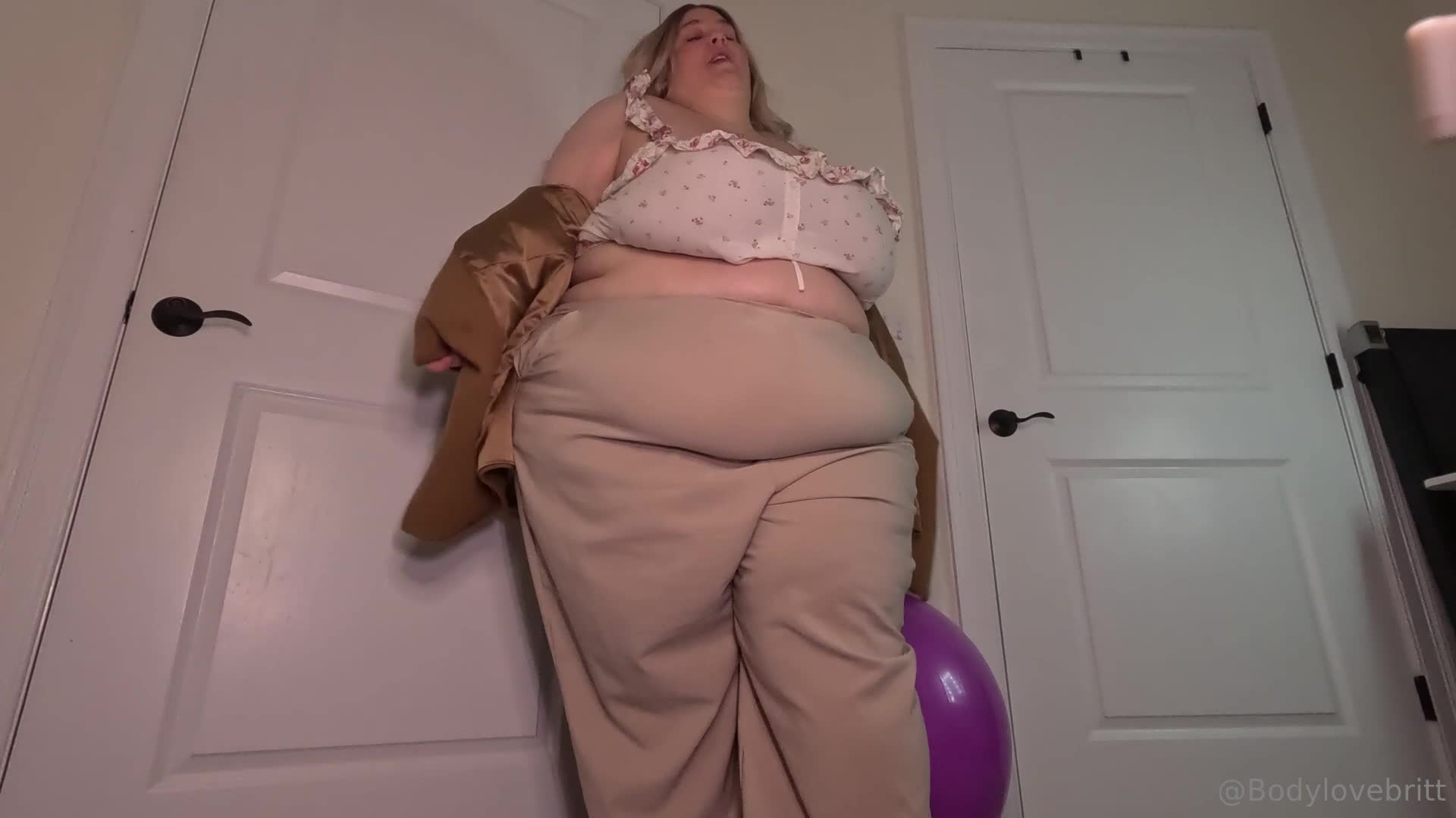 Bodylovebritt - SSBBW Roleplay Weight Gain Interview: A Roleplay where I com..