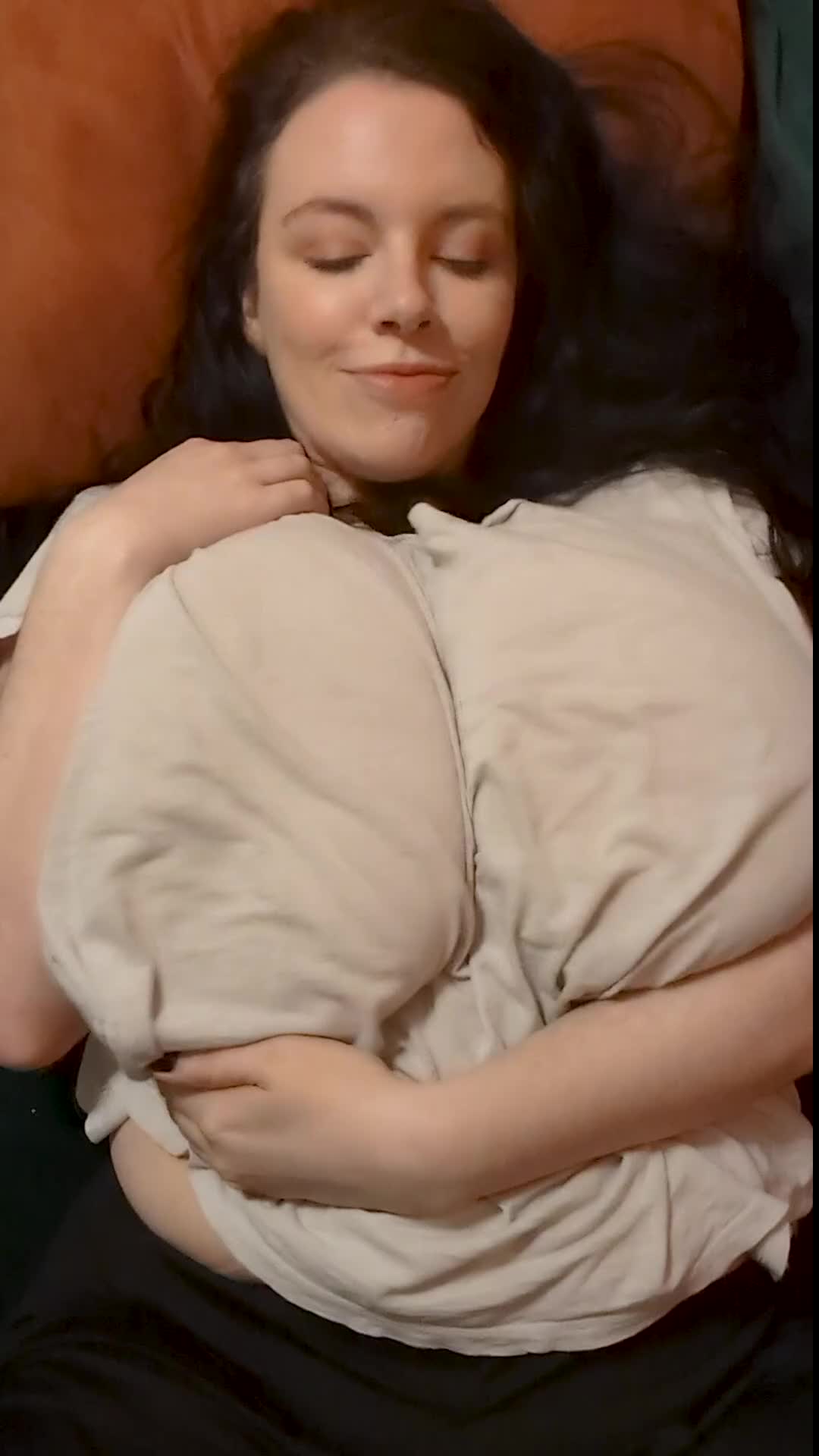 Lovelylilith00 - There's just something about a baggy white t-shirt...