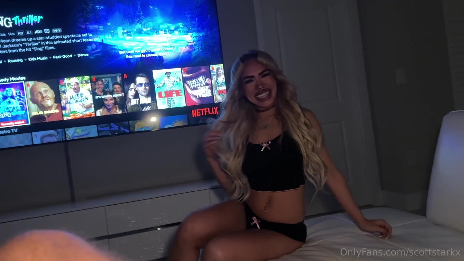 Scottstarkx - Sisters Best Friend Blows Some Bubbles ~ Luna Luxe ~ @thelun..