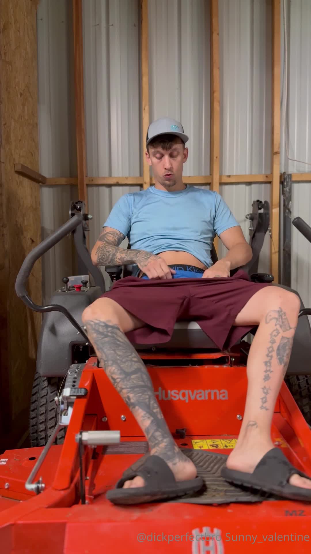 Dickperfectbro - Edging working out my, cock and showing off my goods ;) i lo..