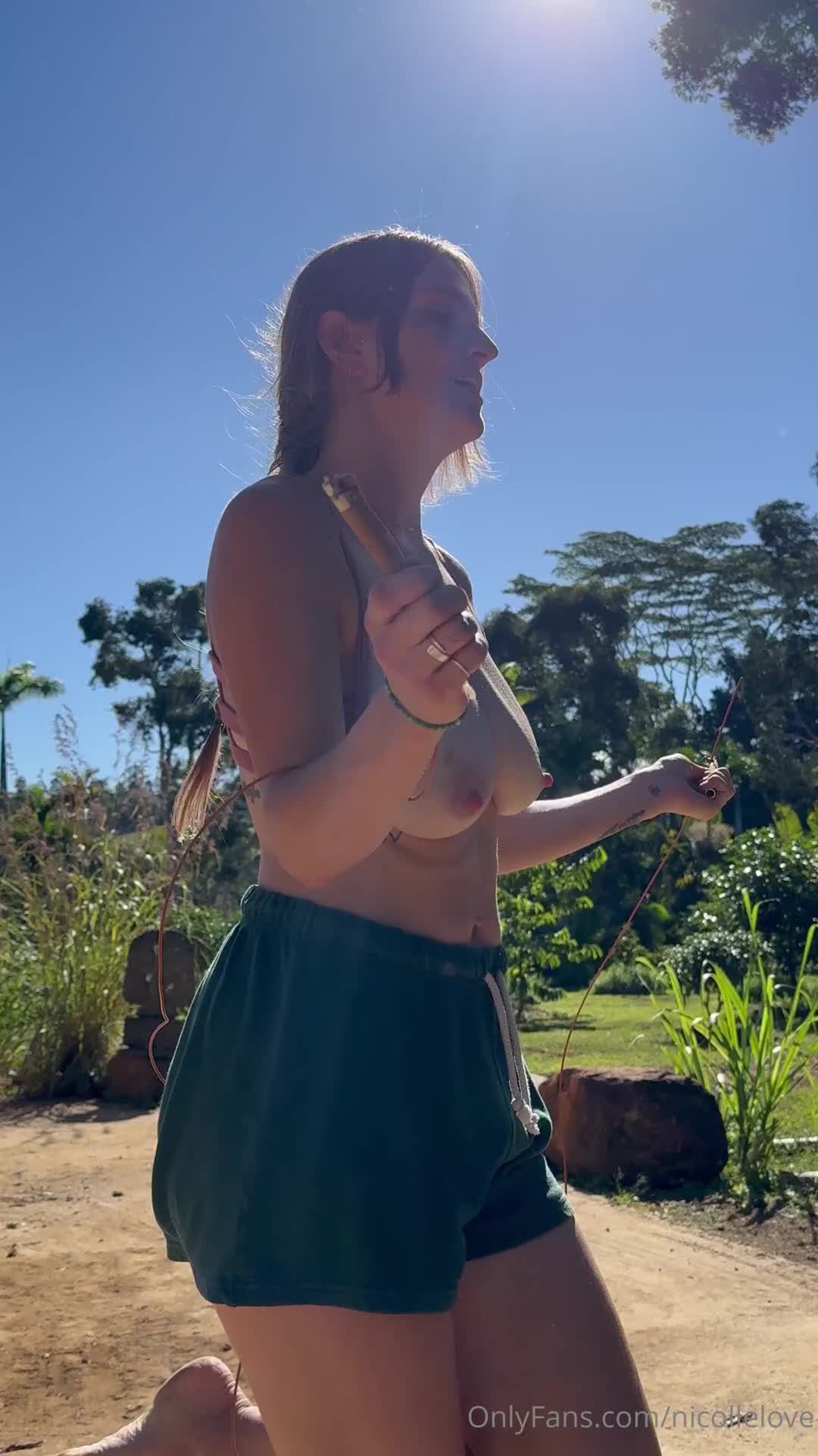 Nicollelove - Just jumping some rope for the first time since giving birth..