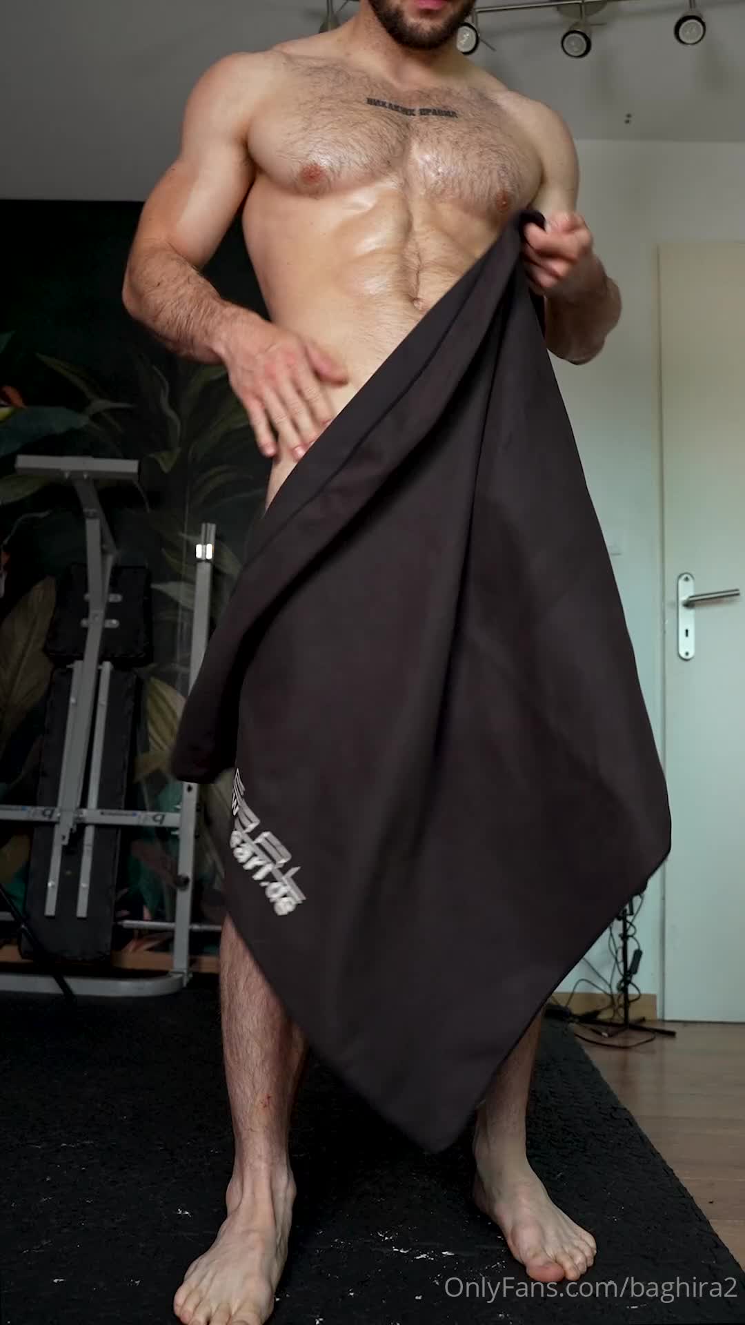 Baghira2 - Oiled up, edging until I just can't hold it anymore. Enjoy!