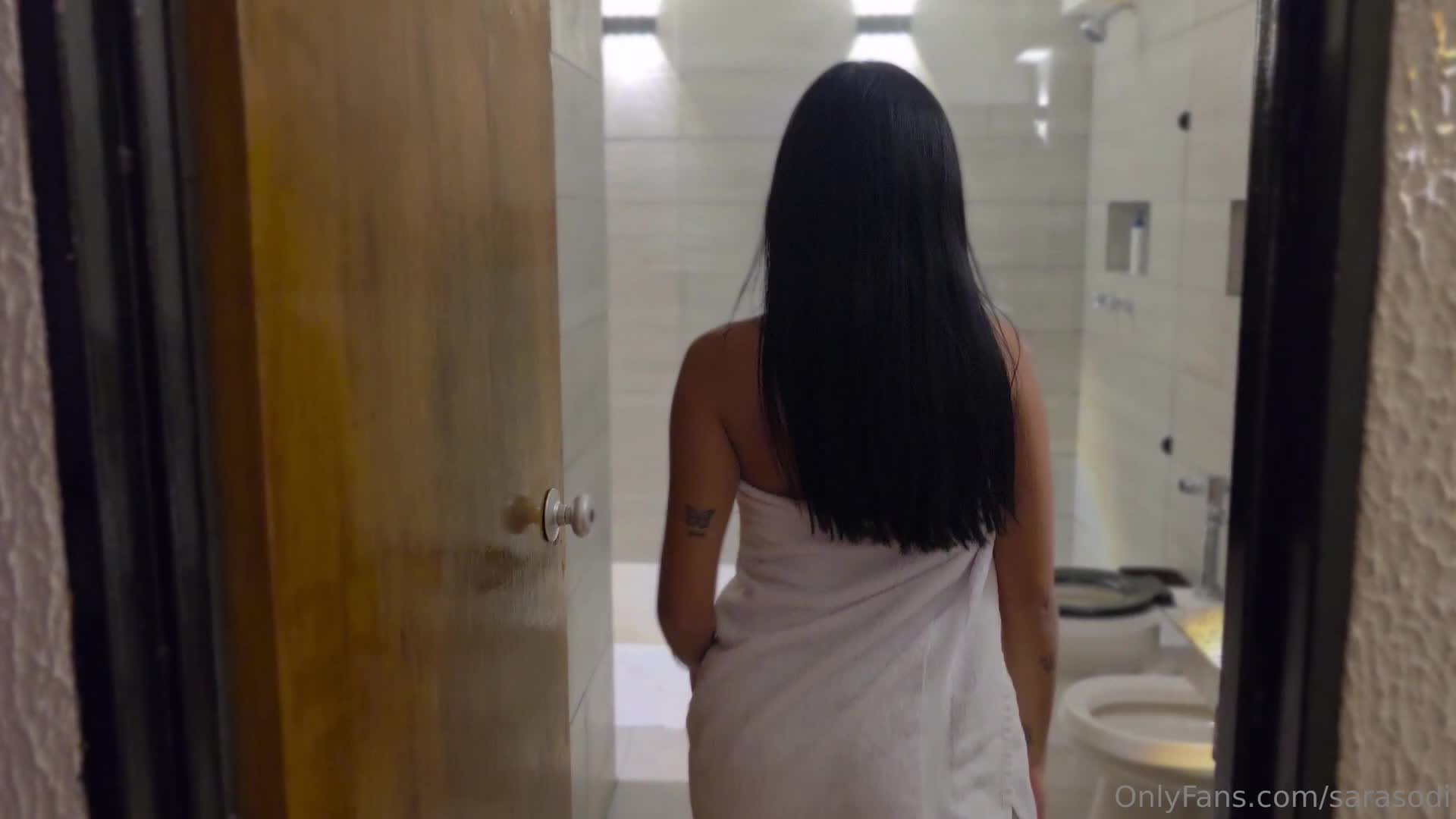 Sarasodi - Before I shower I masturbate for you!