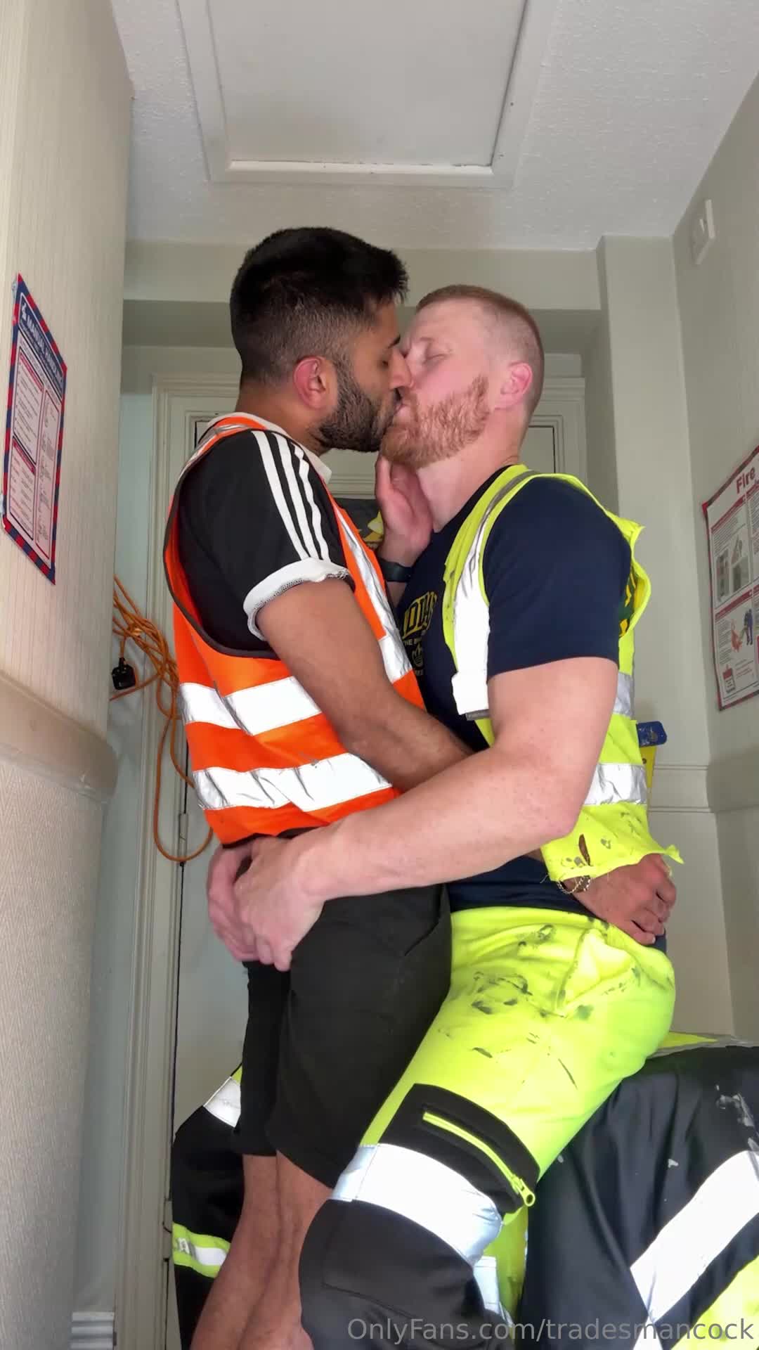 Tradesmancock - NEW VIDEO with @cheekysubboy He had been teasing me all da..