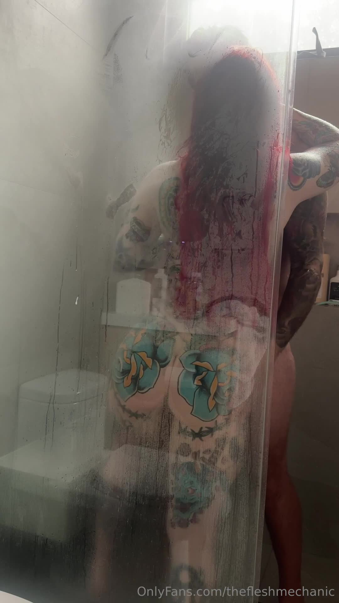 Thefleshmechanic - Showering is better with @lovelesssuicide