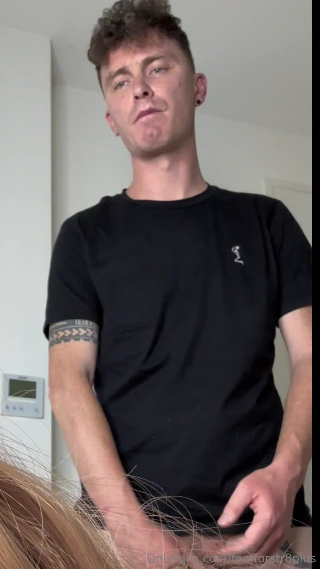 Femforstr8plus - Full vid Meet James Cameron from LondonHe’s 33 , hung and 10..