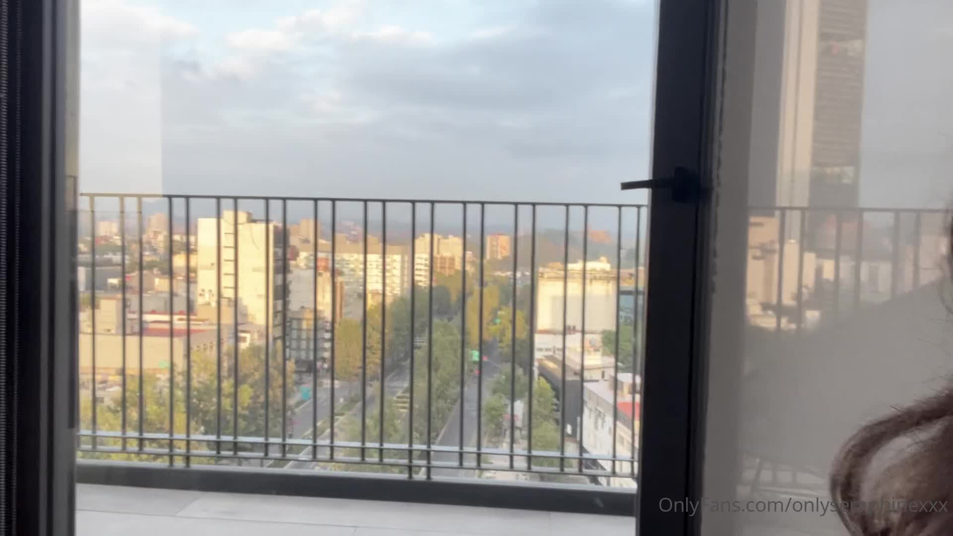 Onlyseraphinexxx - waking up my pussy as the city wakes up join me for a morni..