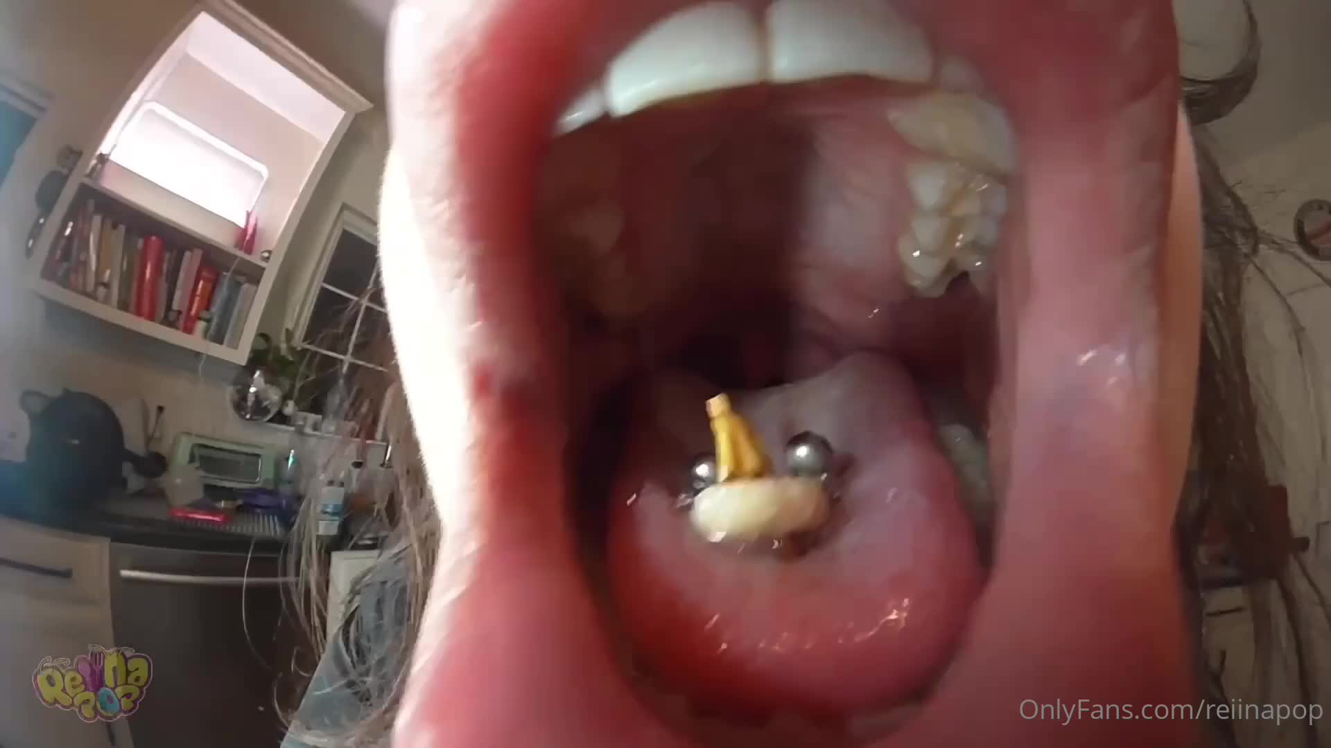 Reiinapop - POV VORE: Unaware Giantess Gulps Tiny Husband in Cereal! 21:..