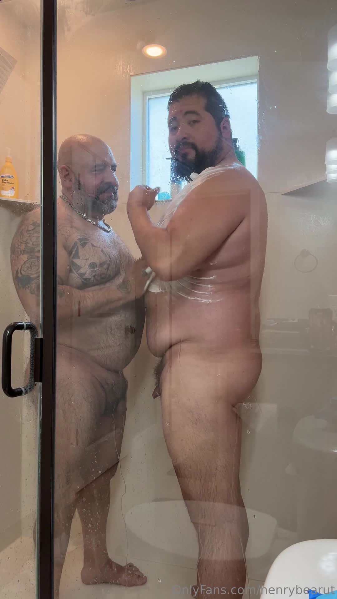 Henrybearut - Dichandondonos en nuestra nueva casa