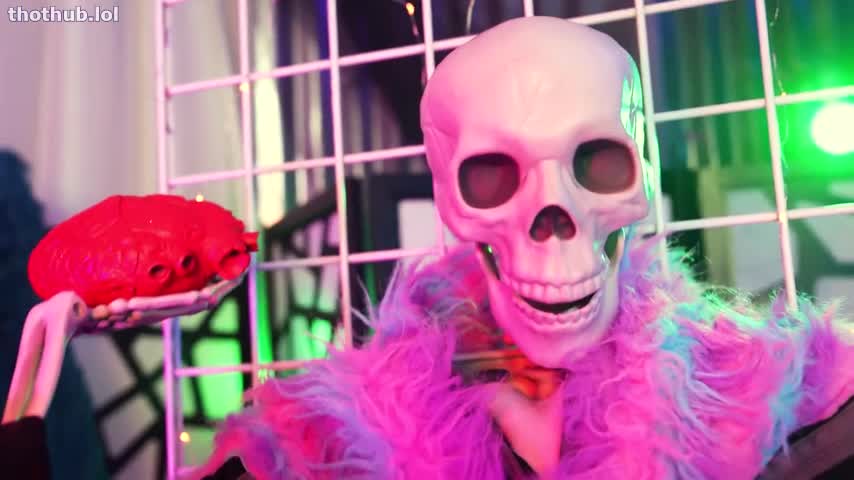 Little Puck FEED THE ALIEN QUEEN VOL 2 | POV Strap and Cumshots