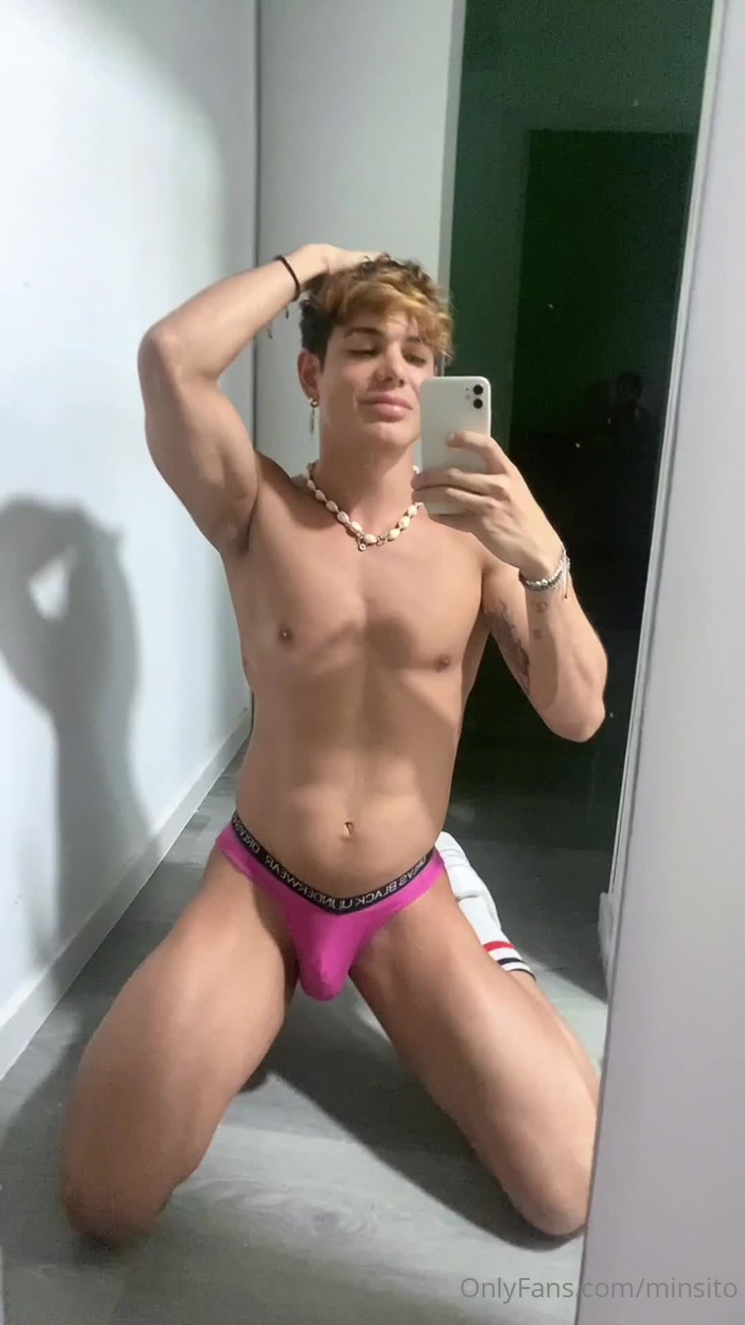 Minsito - un rapidito en el baño con @brodickdylan mientras nos estaba..
