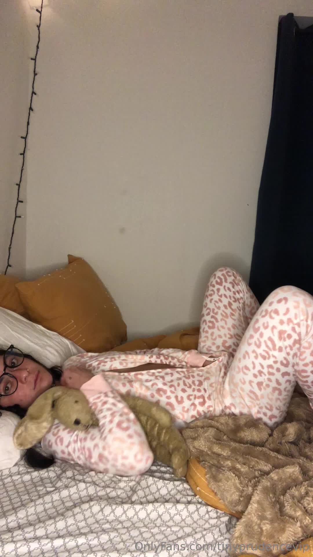 Tinyprudencevip - Naughty little girl bedtime anal roleplay. I can't let Daddy..