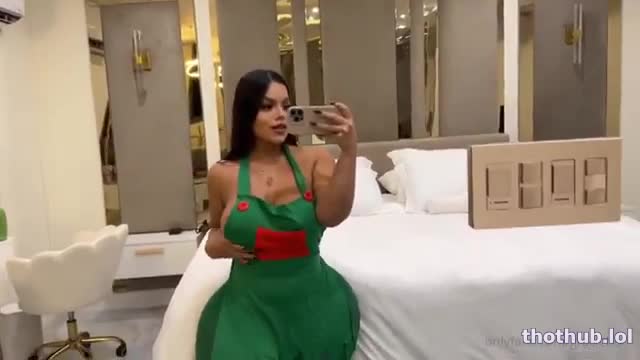 GRACIE BON GETS A CHRISTMAS CREAMPIE!!!