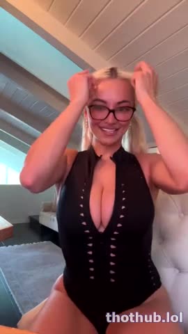 Lindsey Pelas Live 8/12
