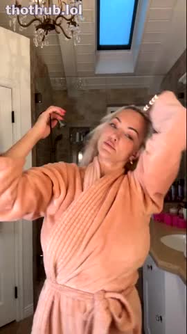 Lindsey Pelas Live 20th August