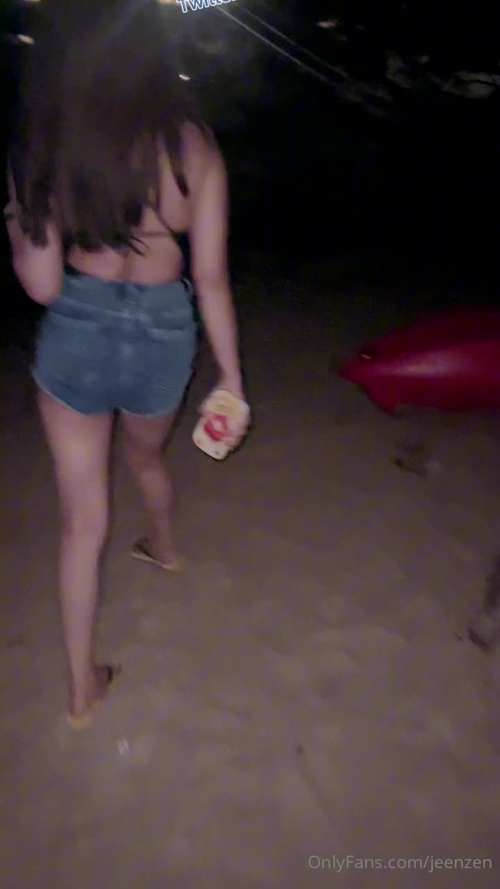Jeenzen - ท่ามกลาง หาดทราย (ที่ส่วนบุคคล)  Nothing like a nice BJ ..