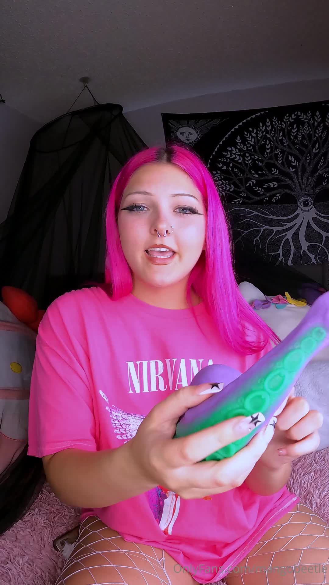 Mangobeetle - this is my FAVORITE dildo, i feel like a lil anime girl! wat..