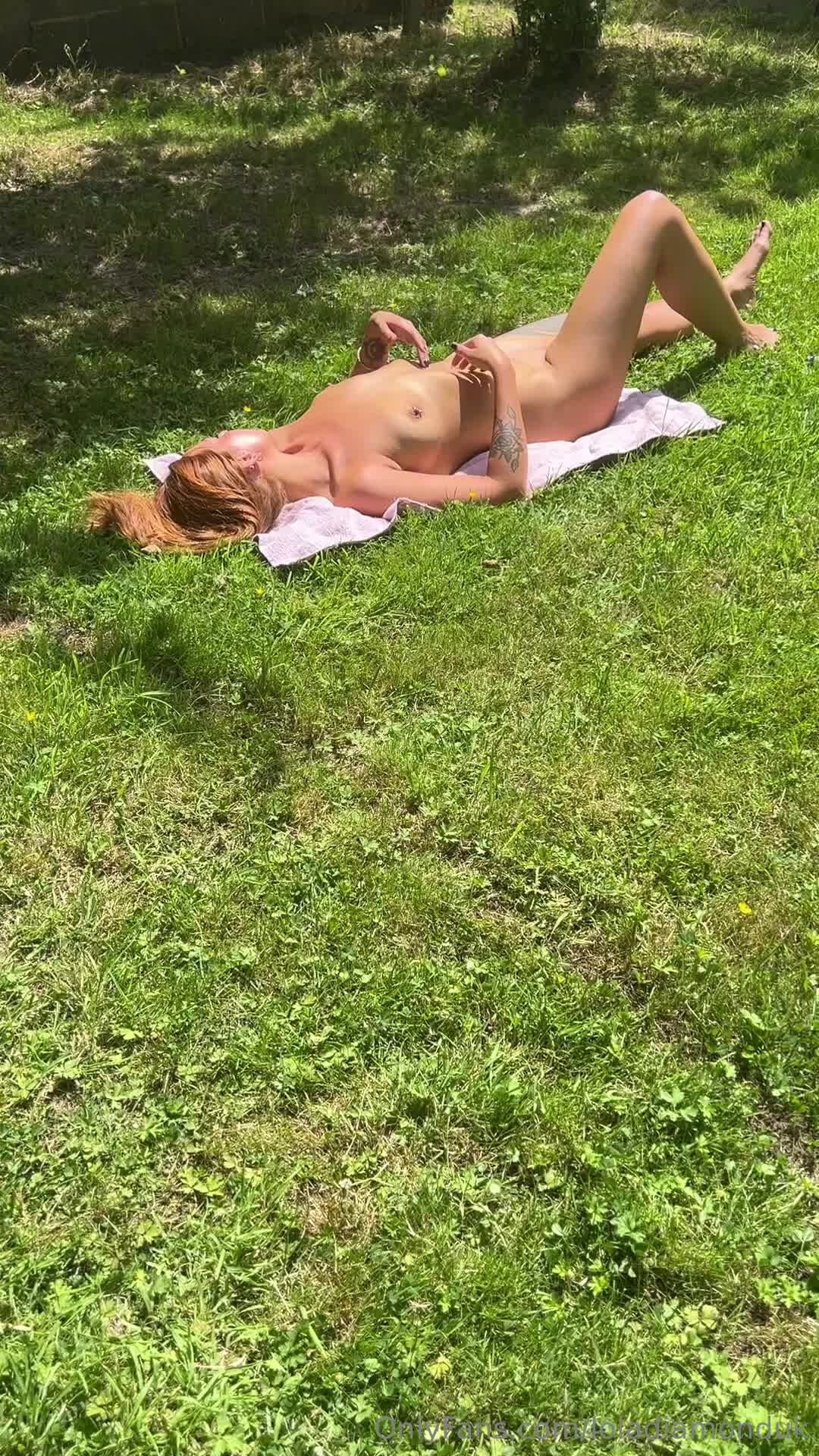 Loladiamonduk - You all know what happens when I sunbathe naked…