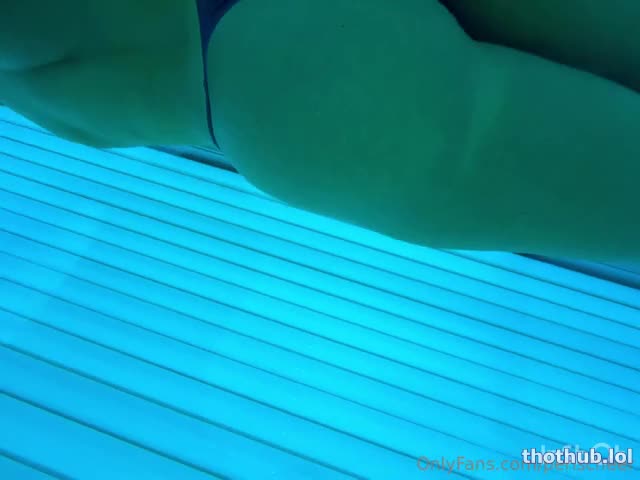 tanning twerk