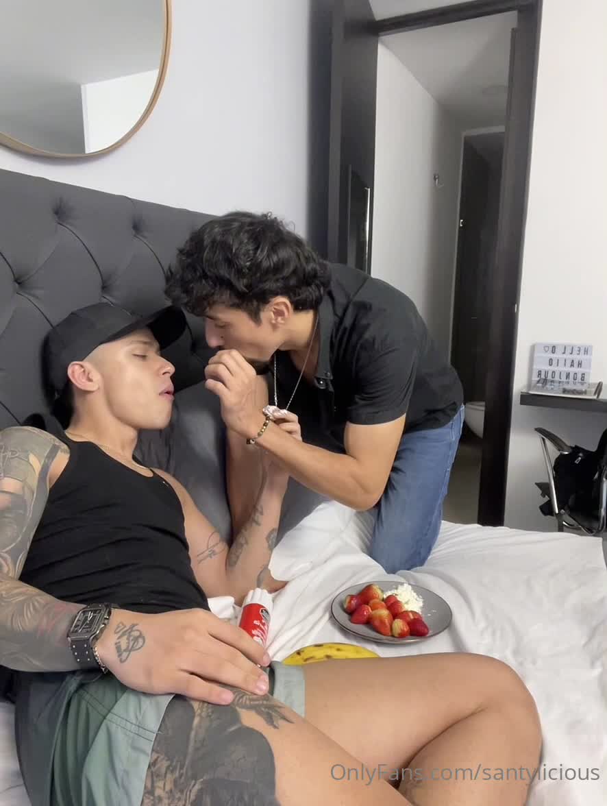 Santylicious - I was eating strawberries and then sucking a cock, what happ..