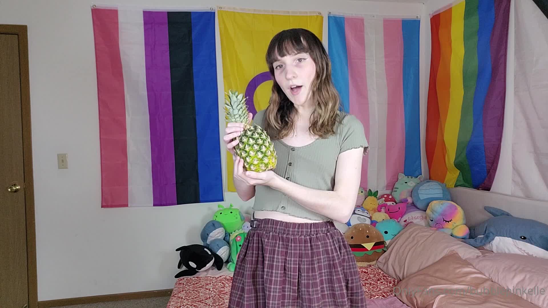 Bubblepinkelle - Happy Valentines! I couldn't find a date so I did a pineappl..