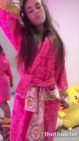 Lauren Alexis bare ass bathrobe striptease