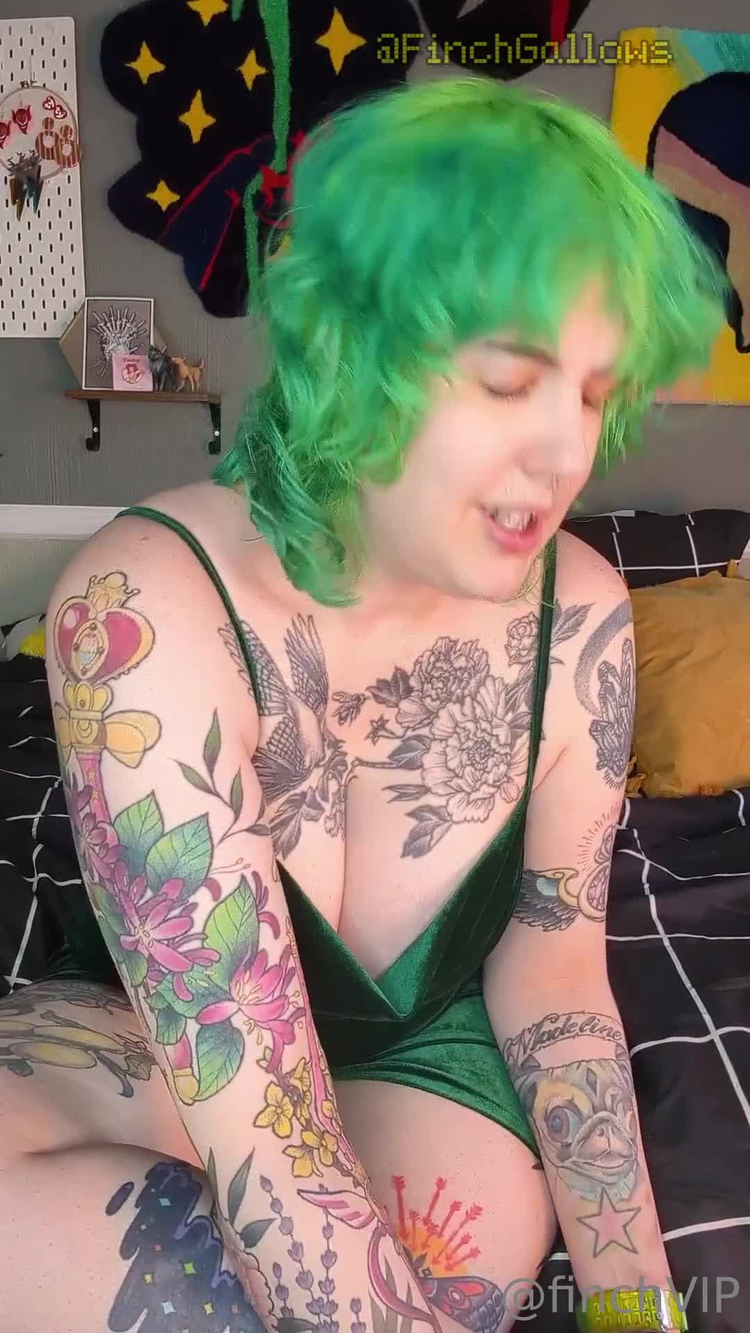 Finchvip - #### Stroke for Mommy's hairy pussy and heels
