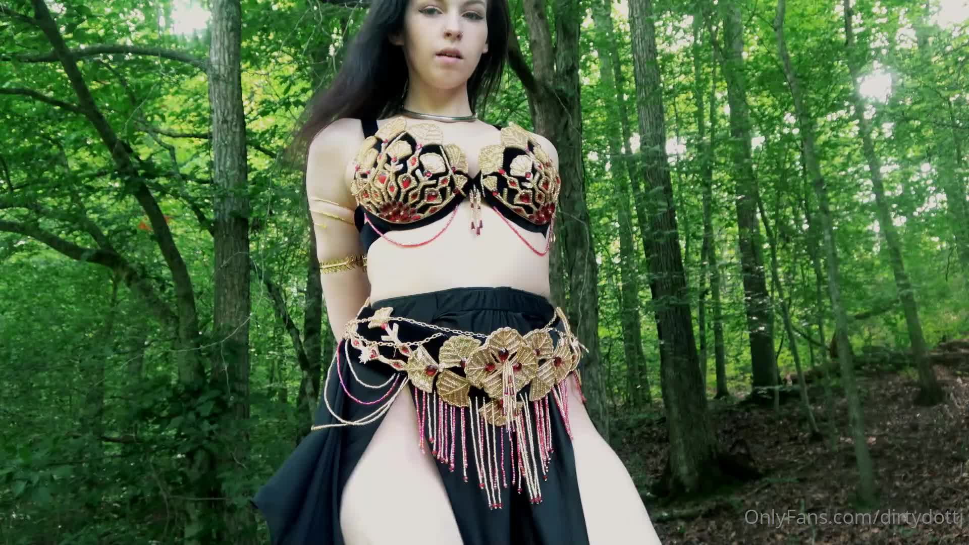 Dirtydotti - Gorean slave stablemaiden tames the wild ones<3