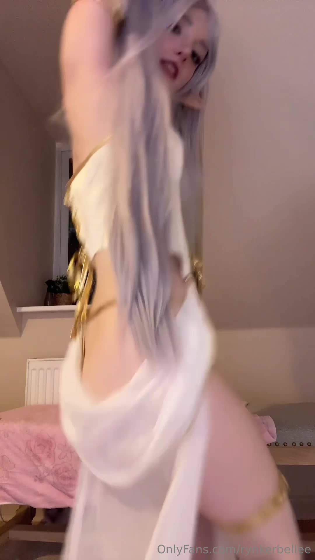 Rynkerbellee - Silly dancing TikTok in my frie-ryn cosplay :3  don’t wor..