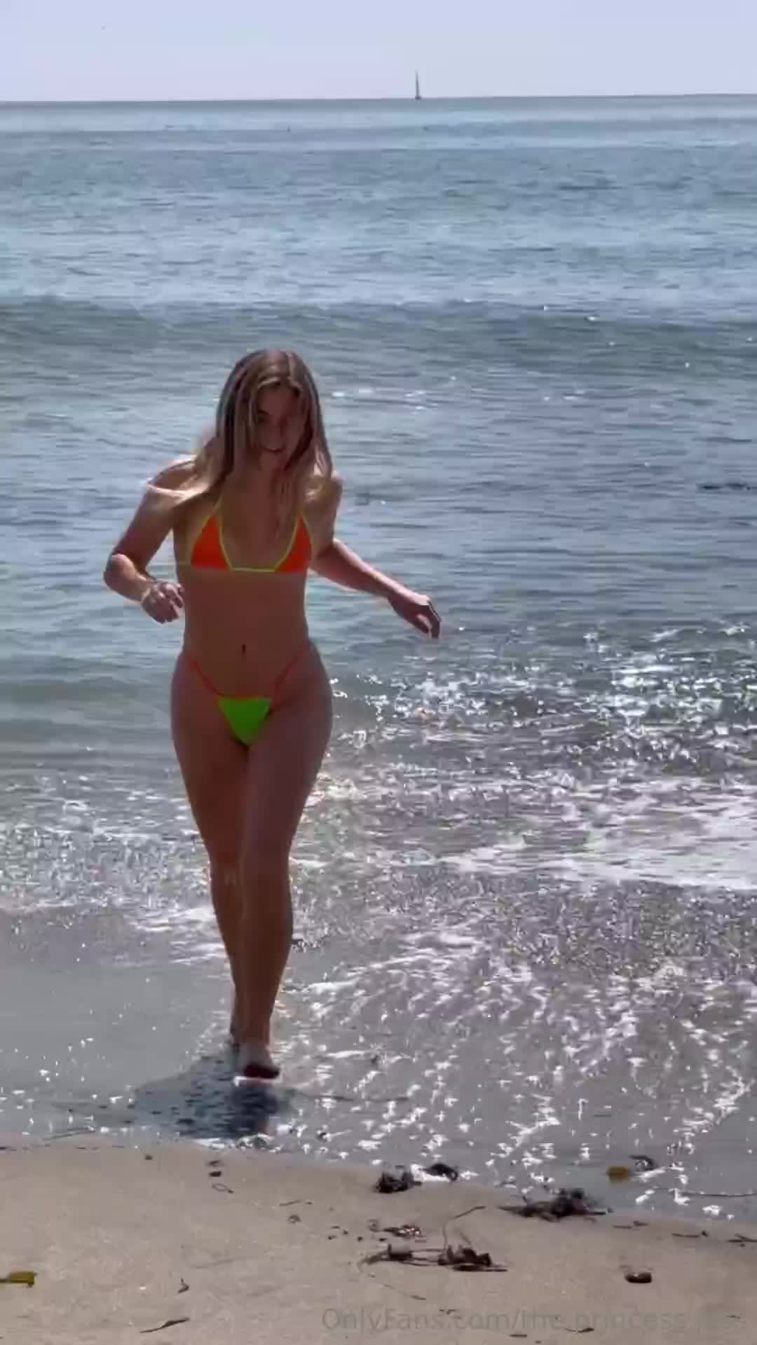 The.princess.jess - If you take me to the beach, things are gonna get dirty befo..