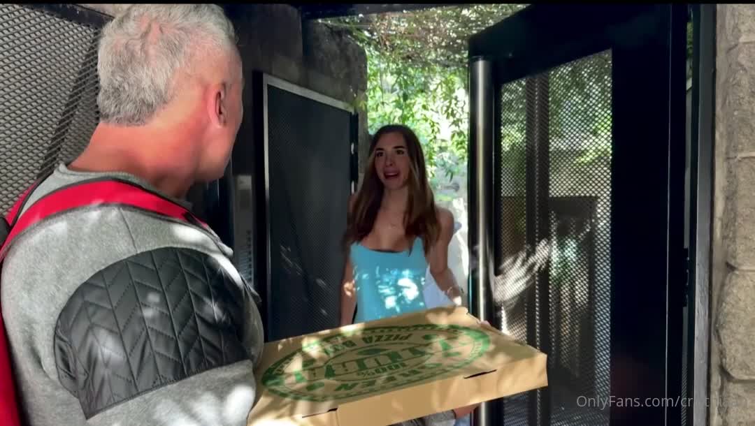 Cristhiaan - I went to deliver a pizza , she could only pay me this way ..