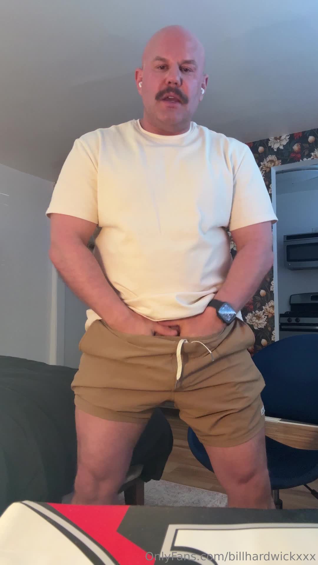 Billhardwickxxx - Verbal Daddy SecretDaddy took a break from editing to..