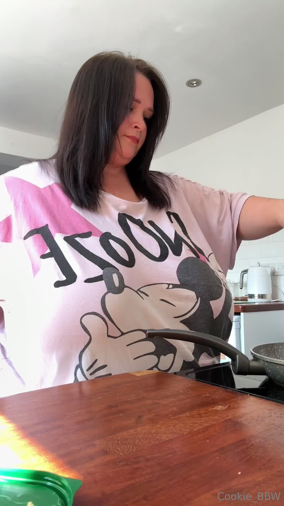 Cookie_bbw - Casual, cosy, and a little cheeky  Come sit with me while I..