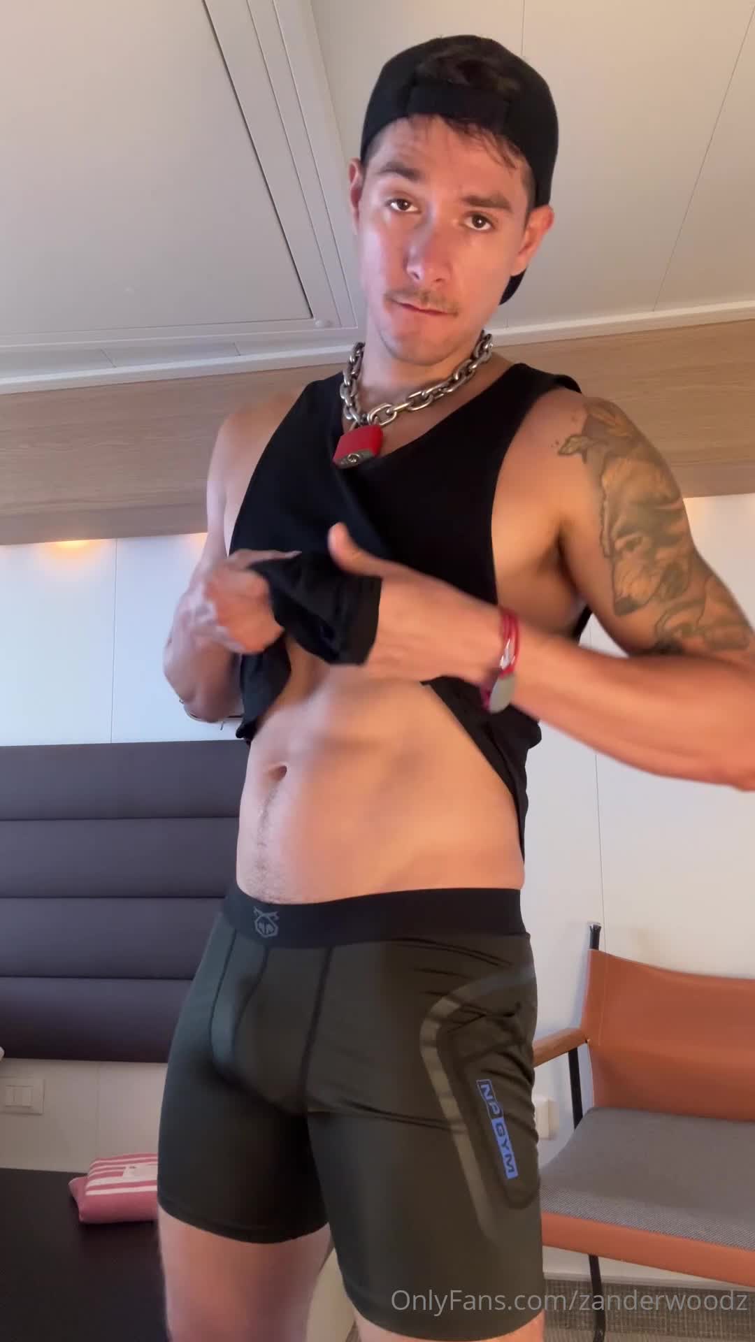 Zanderwoodz - Feeling a little shy posting this, but felt so hot in my wor..