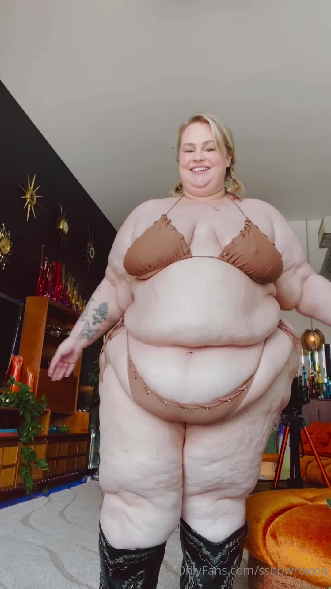 Ssbbwroxxie - These boots were made for waddling
