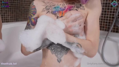 OnlyFans leaked Karneli Bandi & Liisppb - Naughty Girls Take A Bath Together on HDthot