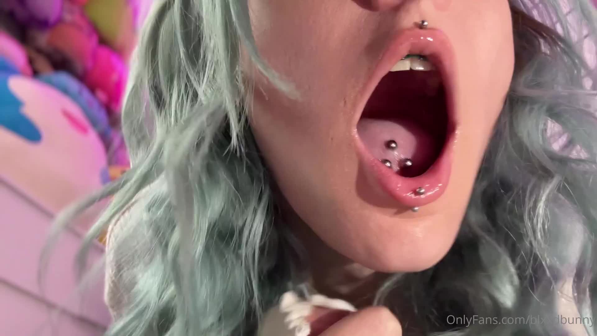 Blxxdbunny - oral fixation + drool + throat fingering + deepthroat seco..